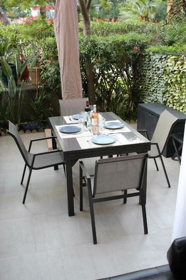 Bel Appartement Les Pieds Dans L'Eau Villeneuve-Loubet Esterno foto